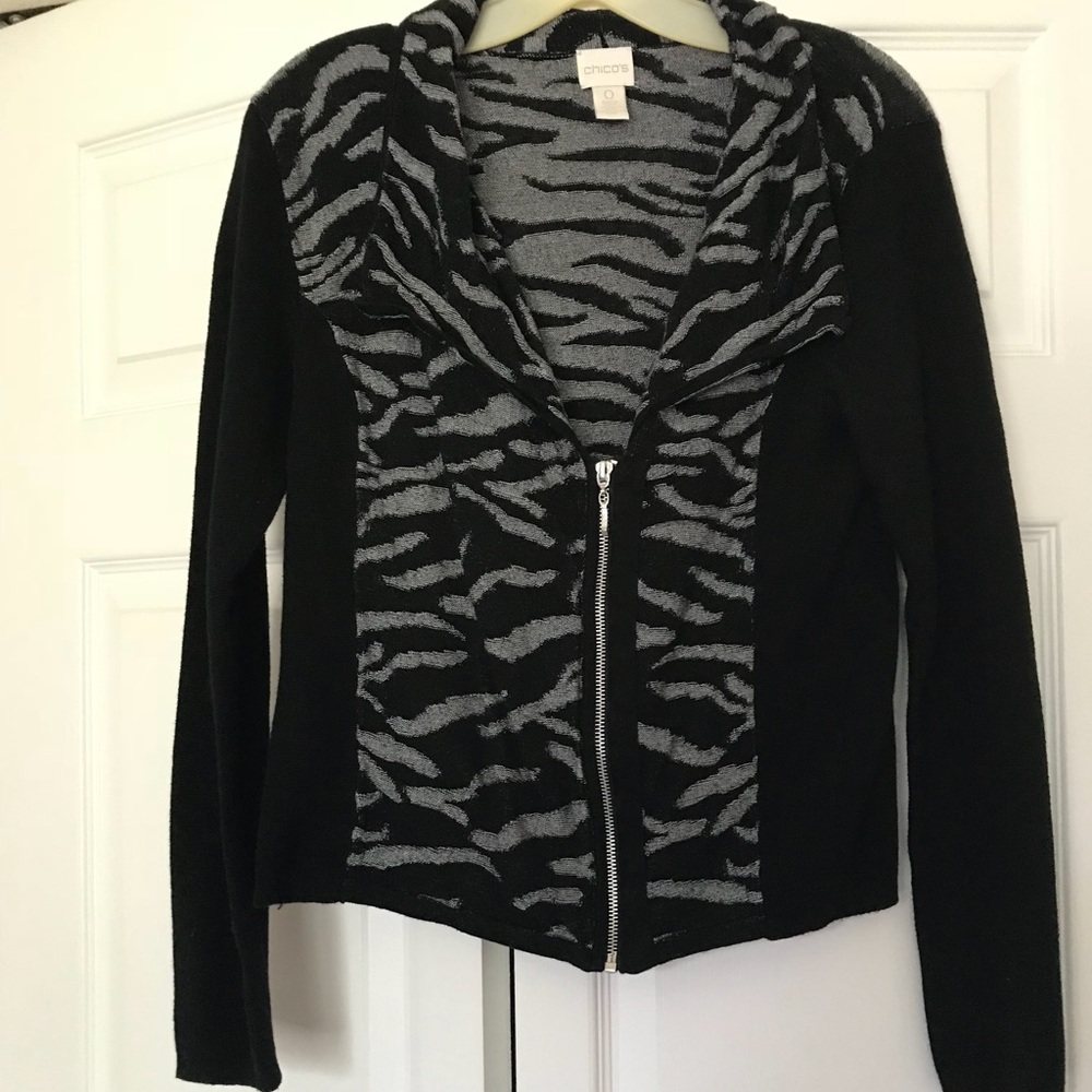 Lightweight sweater by Chicos size 0